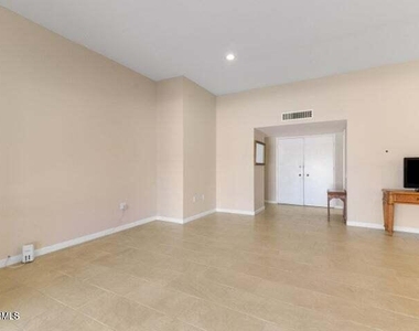 18226 N 104th Avenue - Photo Thumbnail 6