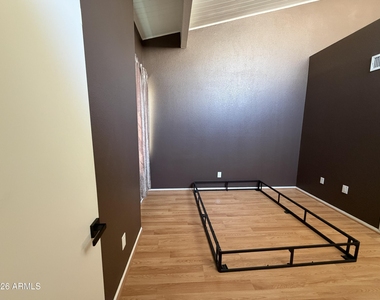 625 S Westwood -- - Photo Thumbnail 9