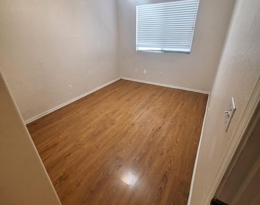 6728 E Melrose Street - Photo Thumbnail 15