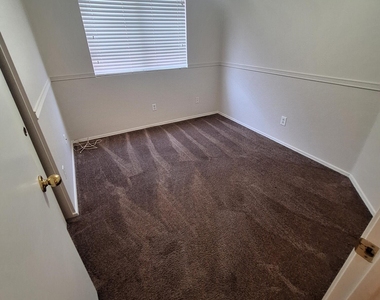 6728 E Melrose Street - Photo Thumbnail 14