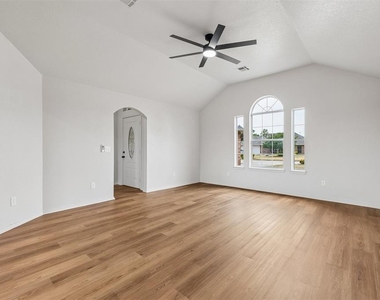 11933 Nw 7th Street - Photo Thumbnail 3