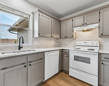 11933 Nw 7th Street - Photo Thumbnail 9