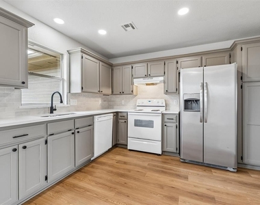 11933 Nw 7th Street - Photo Thumbnail 8