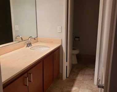 600 Ne 36th - Photo Thumbnail 9