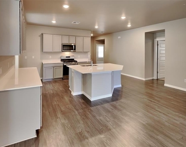 2740 Dennis Drive - Photo Thumbnail 4