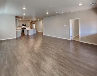 2740 Dennis Drive - Photo Thumbnail 3