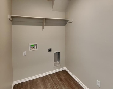 2740 Dennis Drive - Photo Thumbnail 14