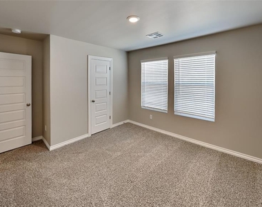 2740 Dennis Drive - Photo Thumbnail 12