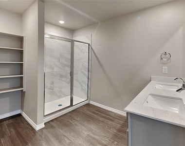 2740 Dennis Drive - Photo Thumbnail 8