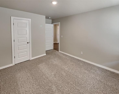 2740 Dennis Drive - Photo Thumbnail 10