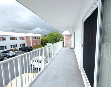 412 S Cypress Road - Photo Thumbnail 15