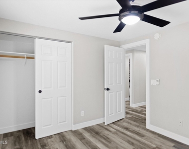 1604 W Colt Road - Photo Thumbnail 19
