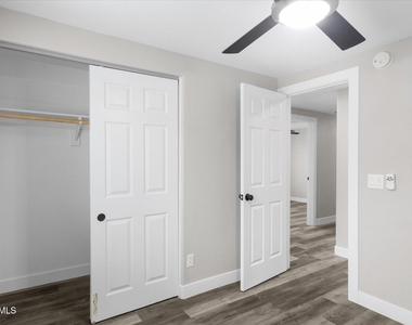 1604 W Colt Road - Photo Thumbnail 17
