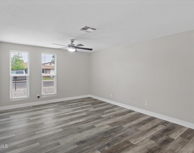 1604 W Colt Road - Photo Thumbnail 9