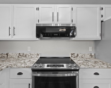 1604 W Colt Road - Photo Thumbnail 6