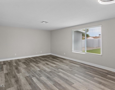 1604 W Colt Road - Photo Thumbnail 10