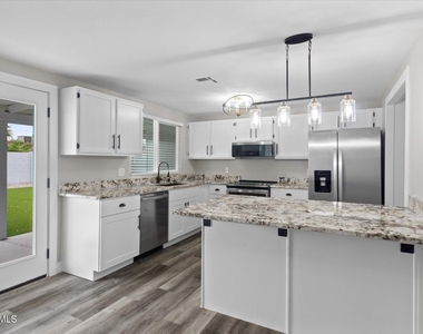 1604 W Colt Road - Photo Thumbnail 3