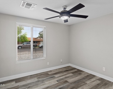 1604 W Colt Road - Photo Thumbnail 20
