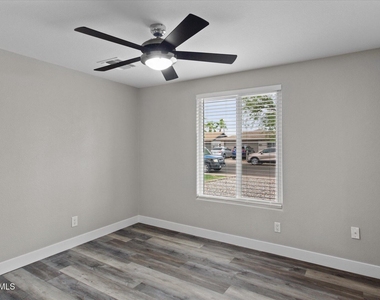 1604 W Colt Road - Photo Thumbnail 18