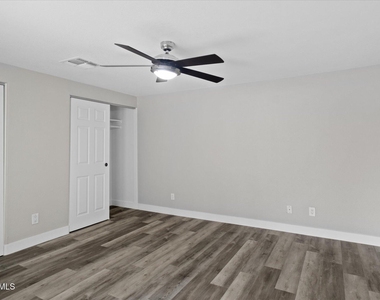 1604 W Colt Road - Photo Thumbnail 14