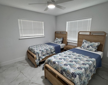 221 Se 11th Avenue - Photo Thumbnail 15