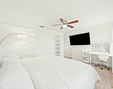 8026 Sw 20th Court - Photo Thumbnail 2