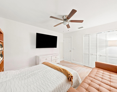 8026 Sw 20th Court - Photo Thumbnail 11