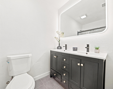 8026 Sw 20th Court - Photo Thumbnail 4