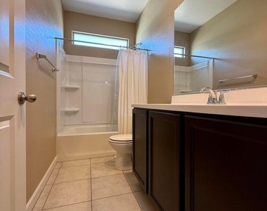 40865 W Hensley Way - Photo Thumbnail 6
