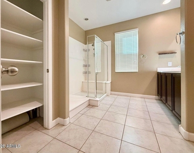 40865 W Hensley Way - Photo Thumbnail 14