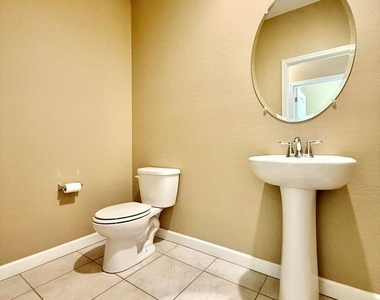 40865 W Hensley Way - Photo Thumbnail 16