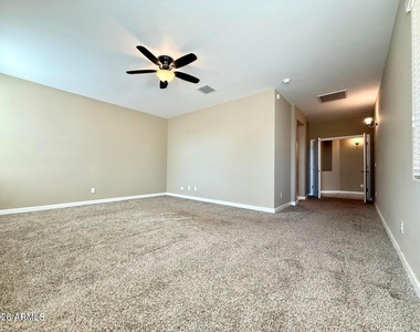 40865 W Hensley Way - Photo Thumbnail 11