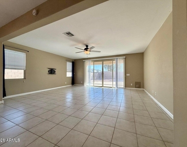 40865 W Hensley Way - Photo Thumbnail 9