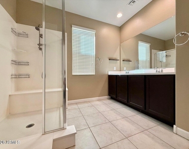 40865 W Hensley Way - Photo Thumbnail 12