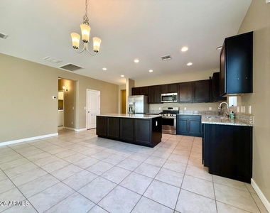 40865 W Hensley Way - Photo Thumbnail 8