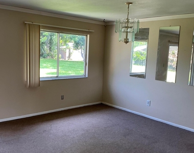 1955 Se Tiffany Avenue - Photo Thumbnail 3
