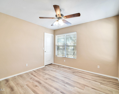 6434 W Kristal Way - Photo Thumbnail 22