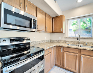 6434 W Kristal Way - Photo Thumbnail 10