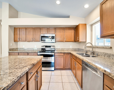6434 W Kristal Way - Photo Thumbnail 12
