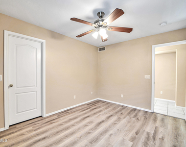 6434 W Kristal Way - Photo Thumbnail 24