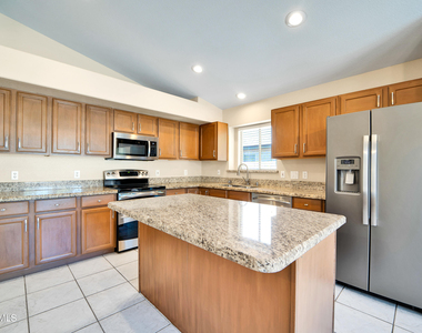 6434 W Kristal Way - Photo Thumbnail 14