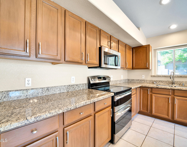 6434 W Kristal Way - Photo Thumbnail 13