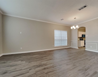 617 Crystal Brook Drive - Photo Thumbnail 2
