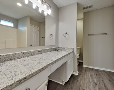 617 Crystal Brook Drive - Photo Thumbnail 9