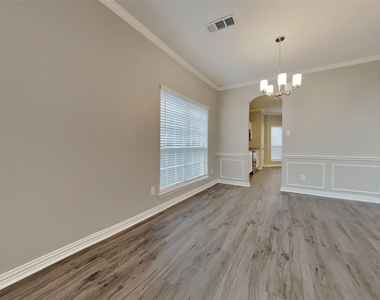 617 Crystal Brook Drive - Photo Thumbnail 3