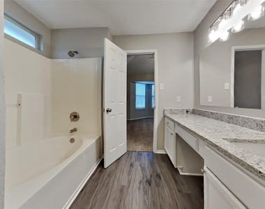 617 Crystal Brook Drive - Photo Thumbnail 10