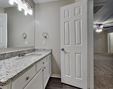 617 Crystal Brook Drive - Photo Thumbnail 18