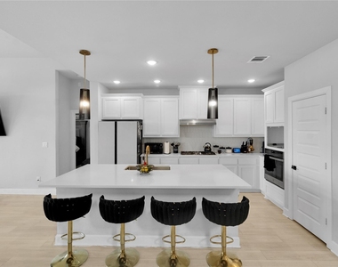 1033 Parkfield Road - Photo Thumbnail 5