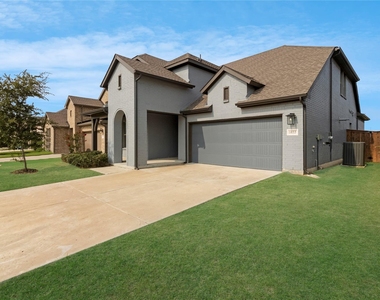 1033 Parkfield Road - Photo Thumbnail 1