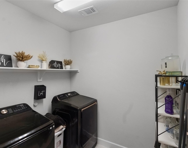 1033 Parkfield Road - Photo Thumbnail 11